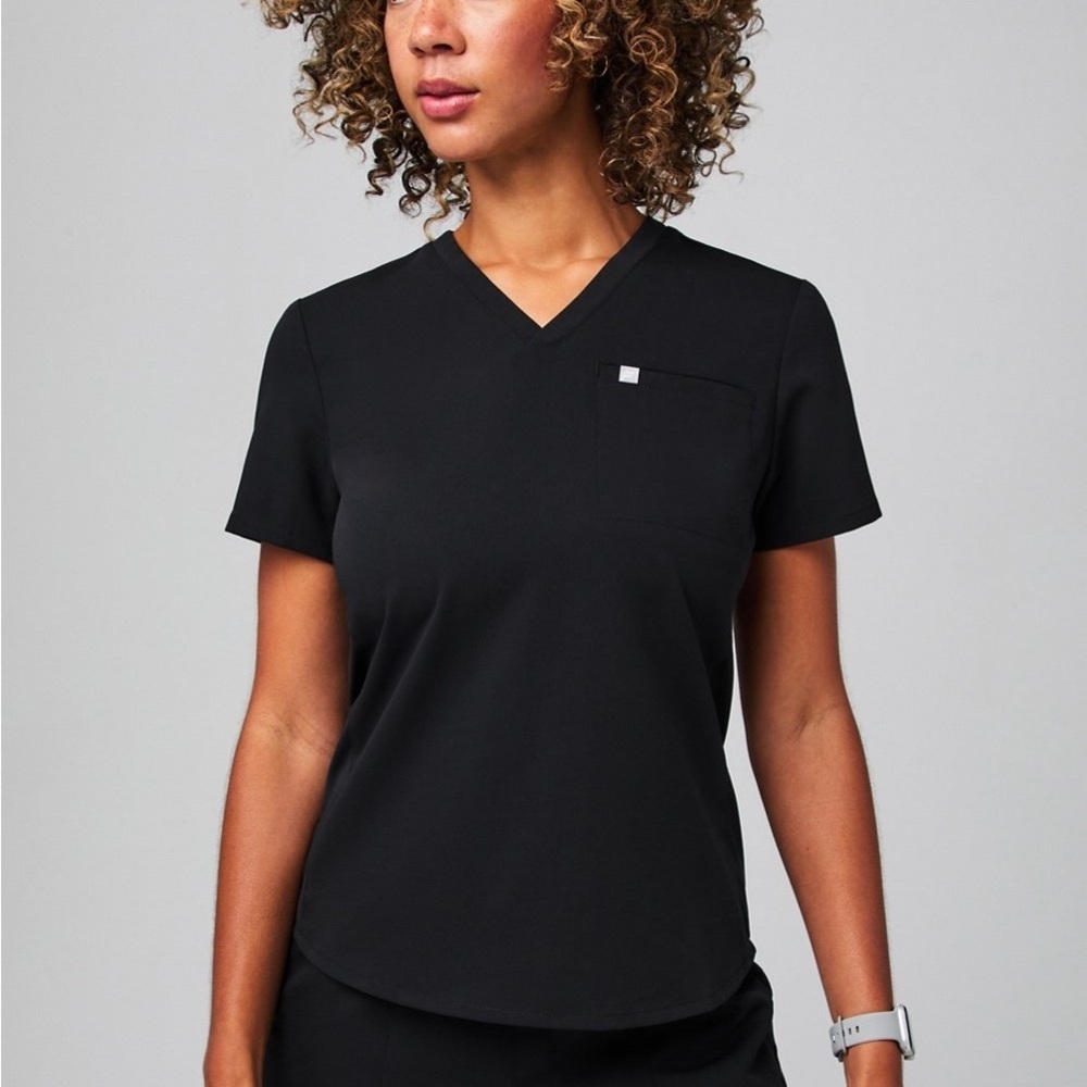 Fabletics Classic Black Short Sleeve Tee Vital 1-Pocket Scrub Top 2XL